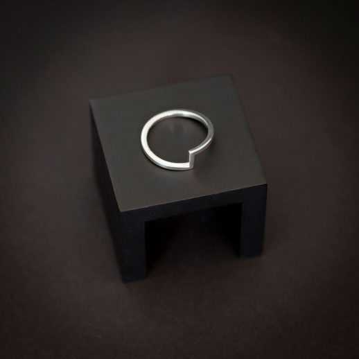 Mind The Gap silver ring